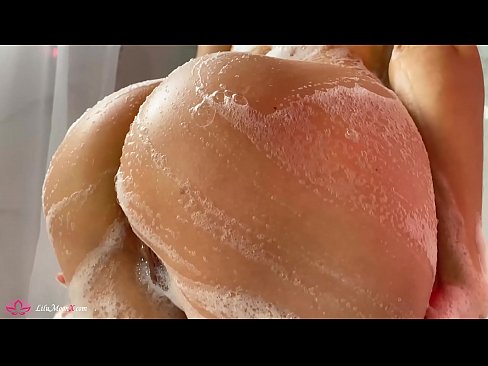 ❤️ Brunette Akuseweretsa maliseche ndi Vibrator mpaka Intense Orgasm mu Shower pa ife